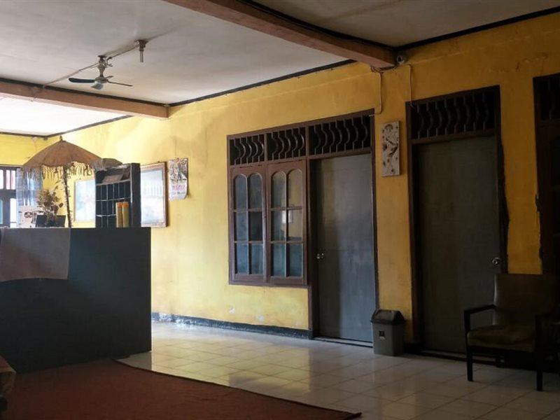 Spot On 2969 Hotel Citra Ayu Labuhan Экстерьер фото