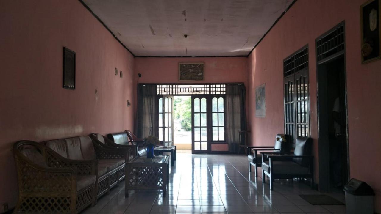 Spot On 2969 Hotel Citra Ayu Labuhan Экстерьер фото