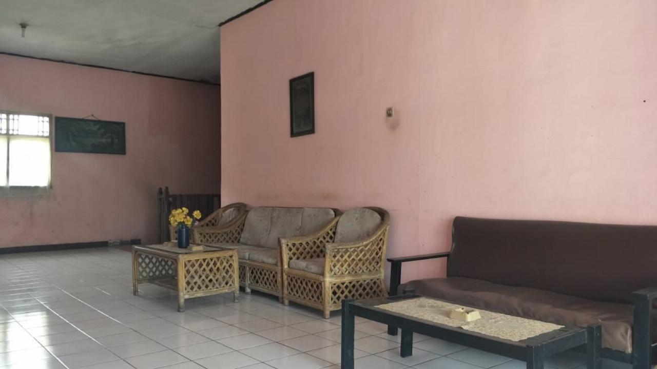 Spot On 2969 Hotel Citra Ayu Labuhan Экстерьер фото