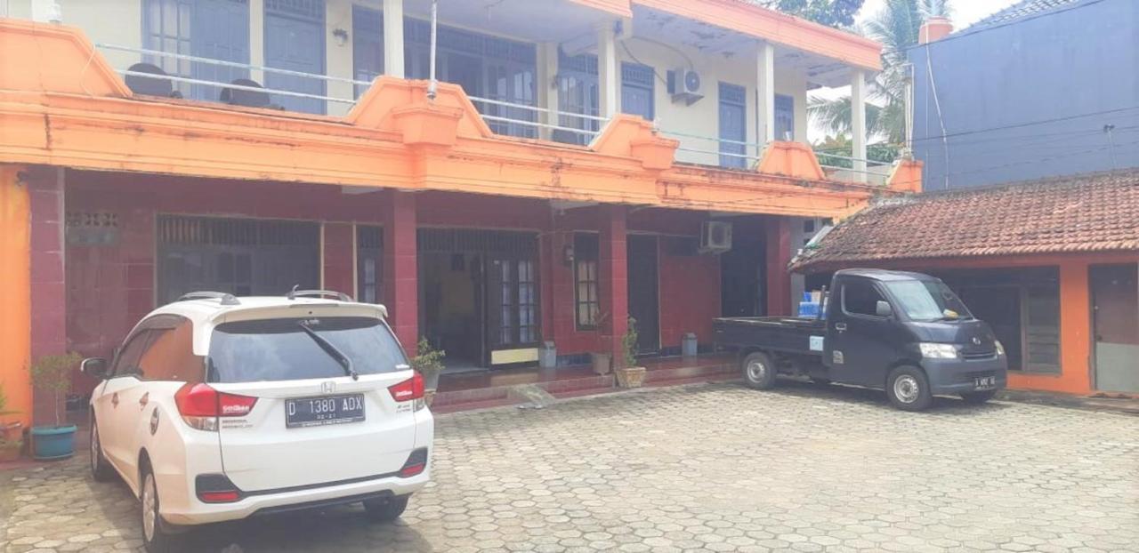 Spot On 2969 Hotel Citra Ayu Labuhan Экстерьер фото